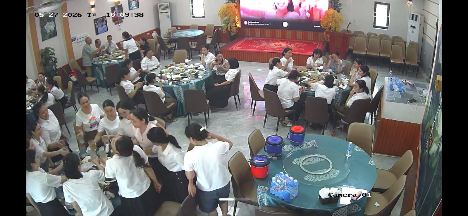 Bữa ăn nhóm tại Nhà Hàng Sen