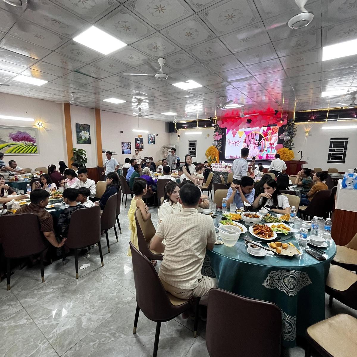 Tiệc sinh nhật tại Nhà Hàng Sen