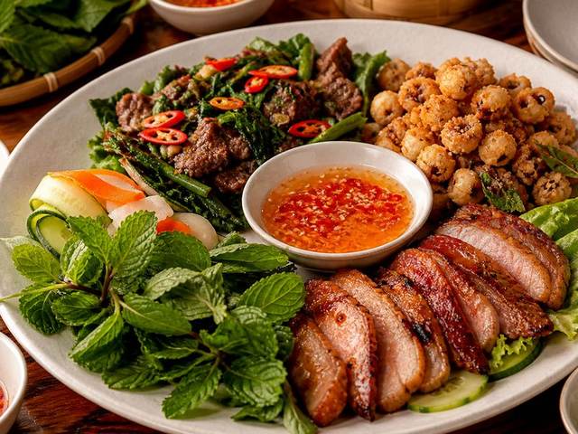 Sò biển xào măng