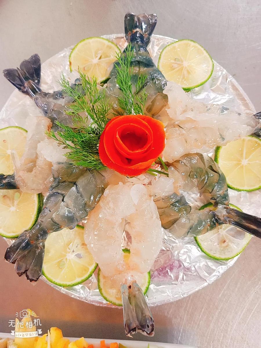 Tôm tái chanh trưng bày tại Nhà Hàng Sen