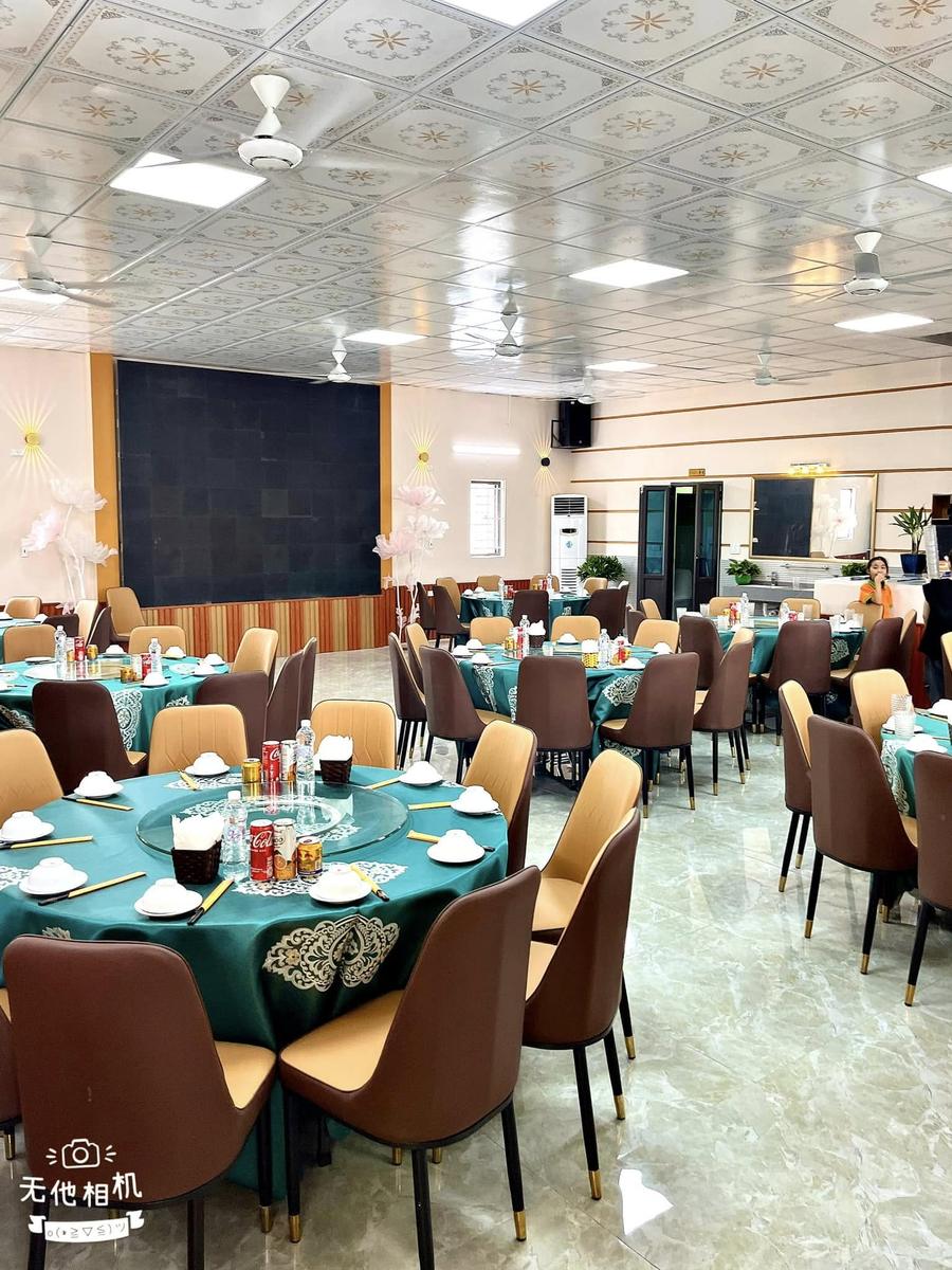 Sảnh tiệc bàn tròn tại Nhà Hàng Sen